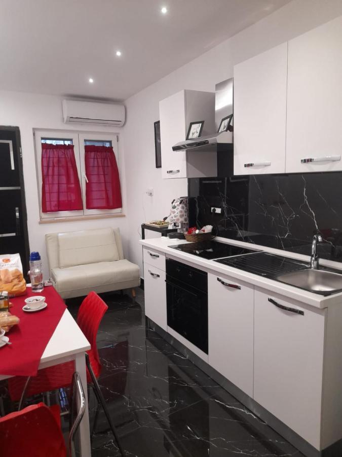 Lux House Naples Airport Ξενοδοχείο Εξωτερικό φωτογραφία