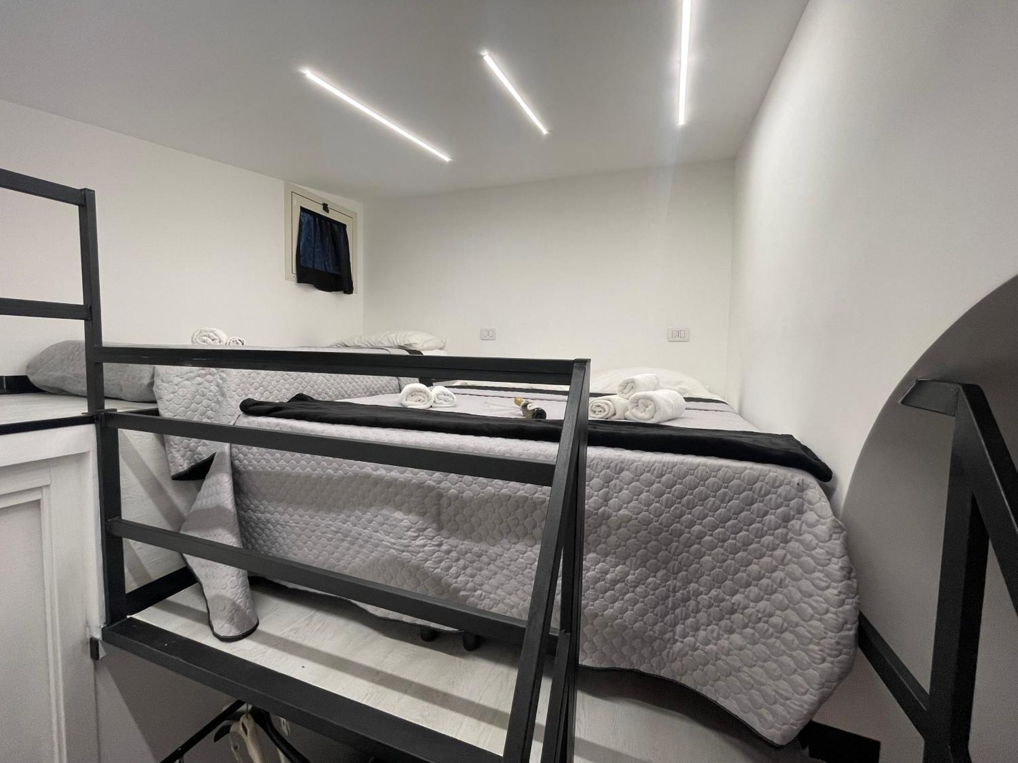 Lux House Naples Airport Ξενοδοχείο Εξωτερικό φωτογραφία