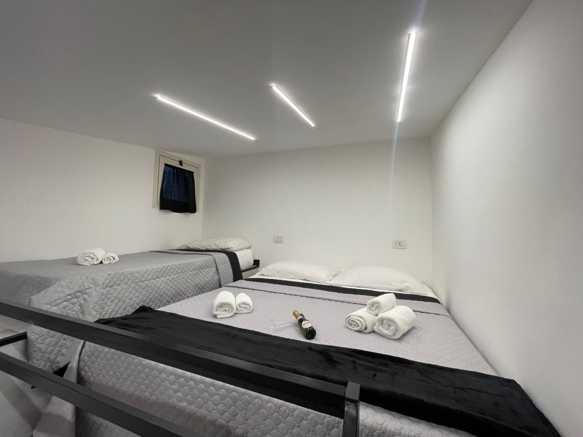 Lux House Naples Airport Ξενοδοχείο Εξωτερικό φωτογραφία