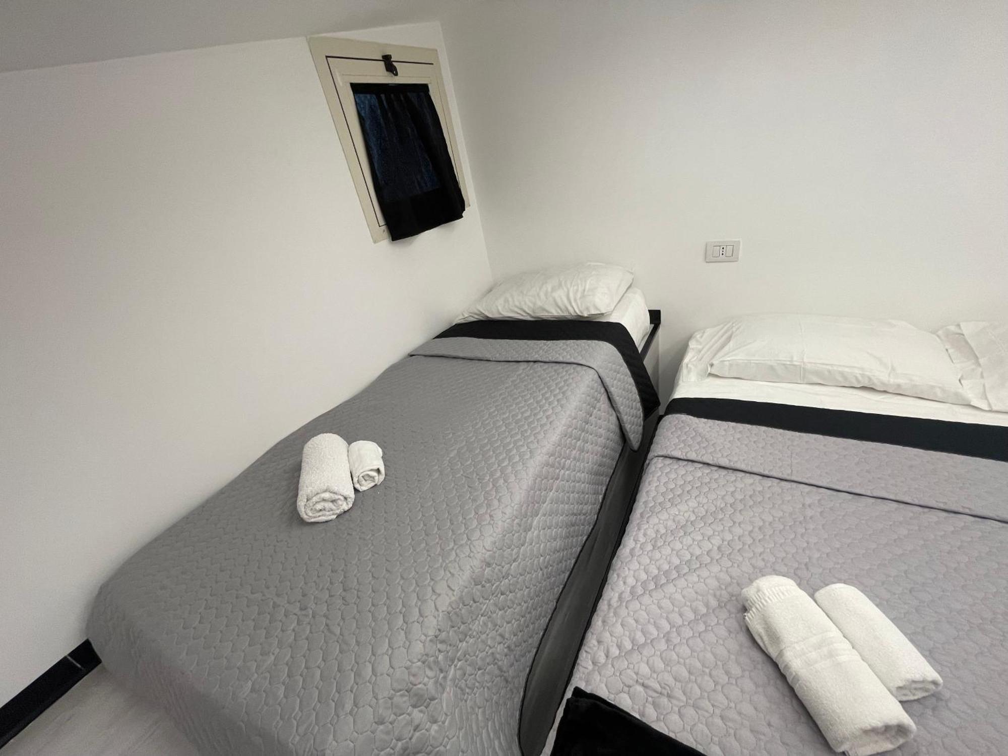 Lux House Naples Airport Ξενοδοχείο Εξωτερικό φωτογραφία