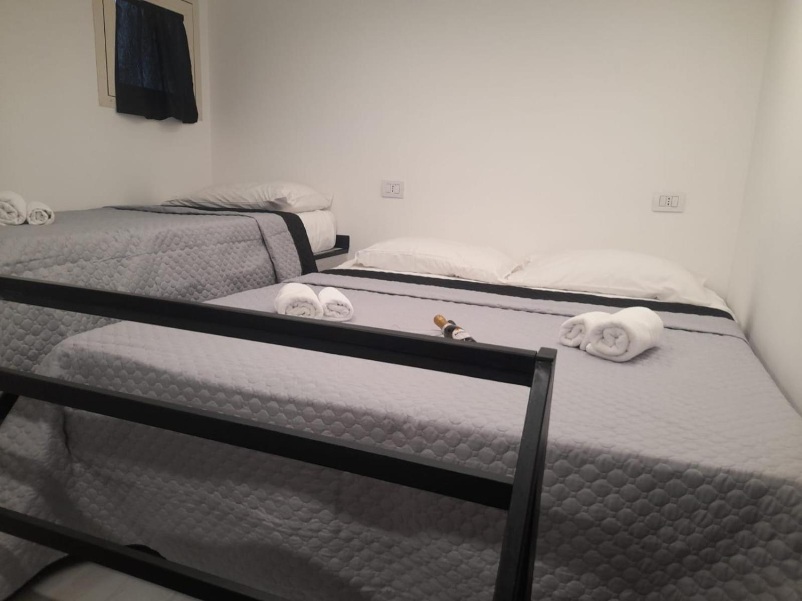 Lux House Naples Airport Ξενοδοχείο Εξωτερικό φωτογραφία