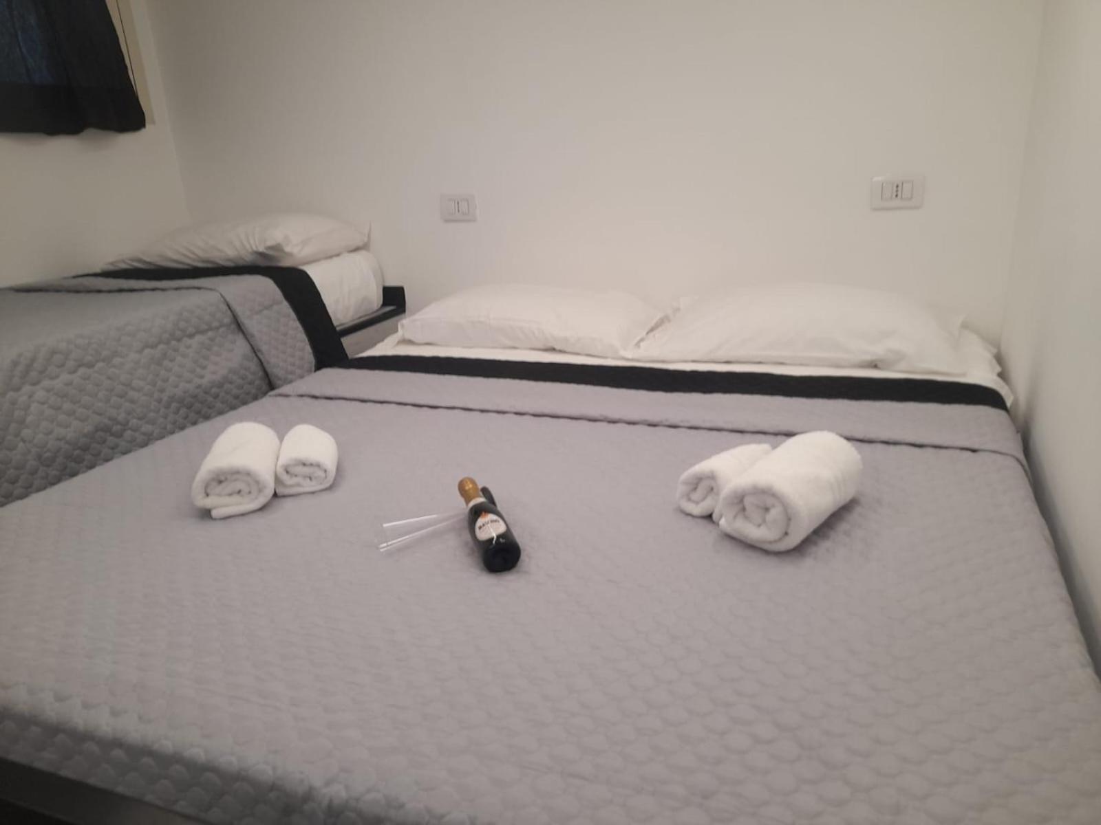 Lux House Naples Airport Ξενοδοχείο Εξωτερικό φωτογραφία
