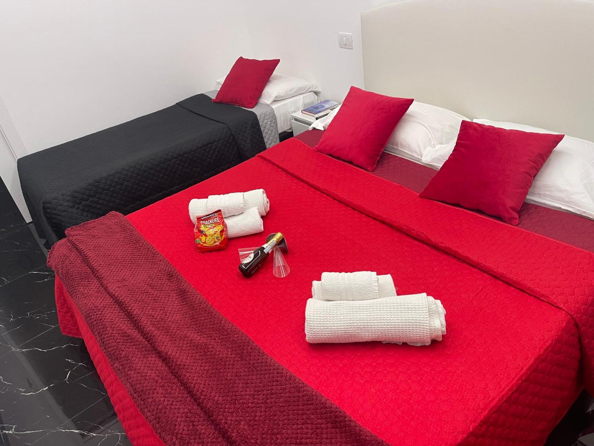 Lux House Naples Airport Ξενοδοχείο Εξωτερικό φωτογραφία