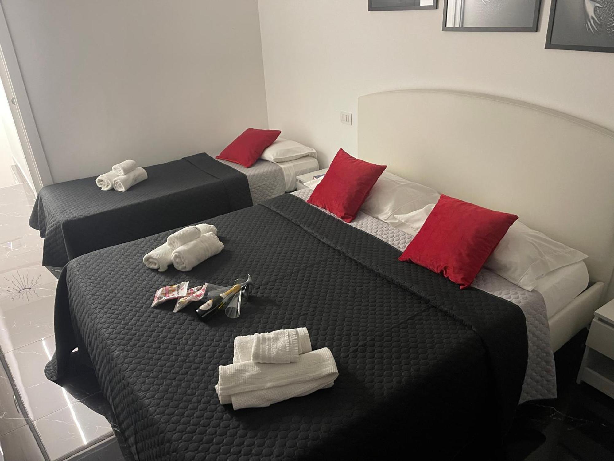 Lux House Naples Airport Ξενοδοχείο Εξωτερικό φωτογραφία